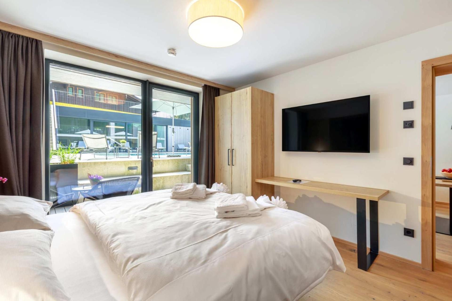 Emma Deluxe Aparthotel Ganzjaehrig Beheizter Aussenpool Piesendorf Room photo