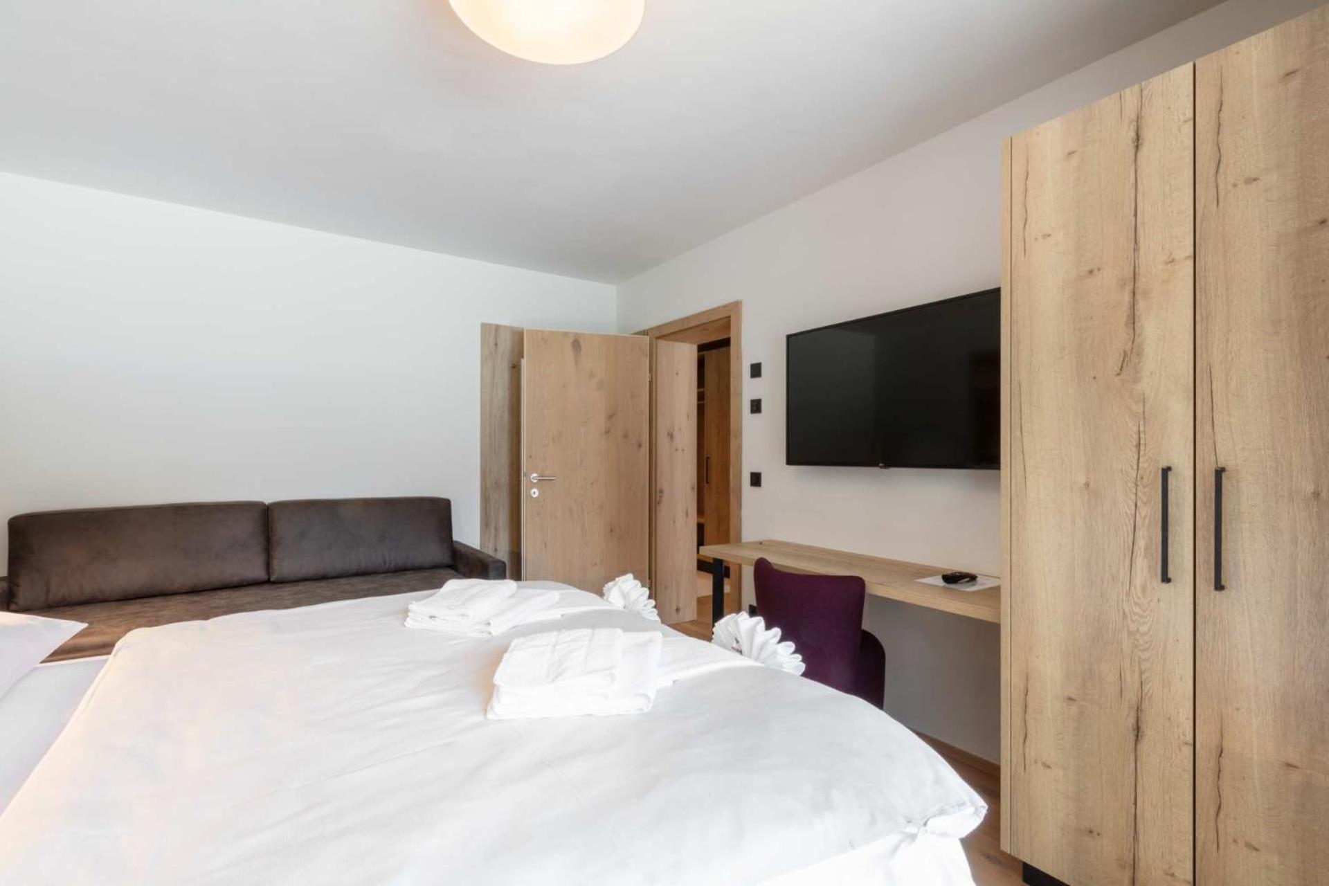 Emma Deluxe Aparthotel Ganzjaehrig Beheizter Aussenpool Piesendorf Room photo