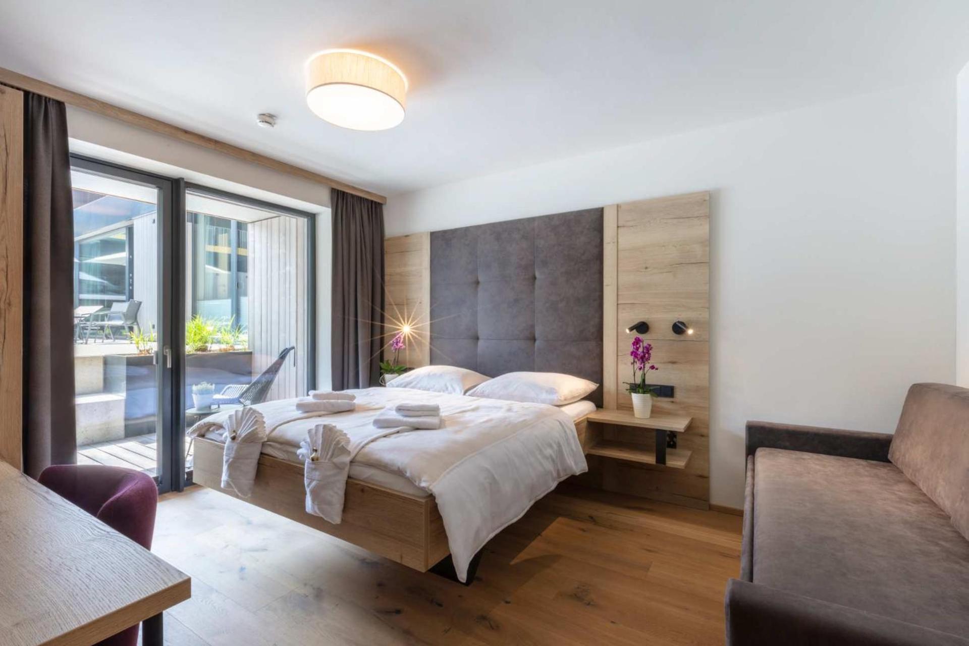 Emma Deluxe Aparthotel Ganzjaehrig Beheizter Aussenpool Piesendorf Room photo